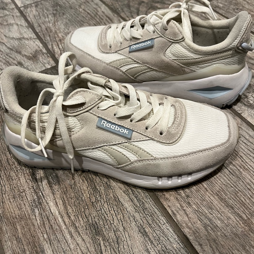 Reebok Cream Sneakers Retro-Inspired Design